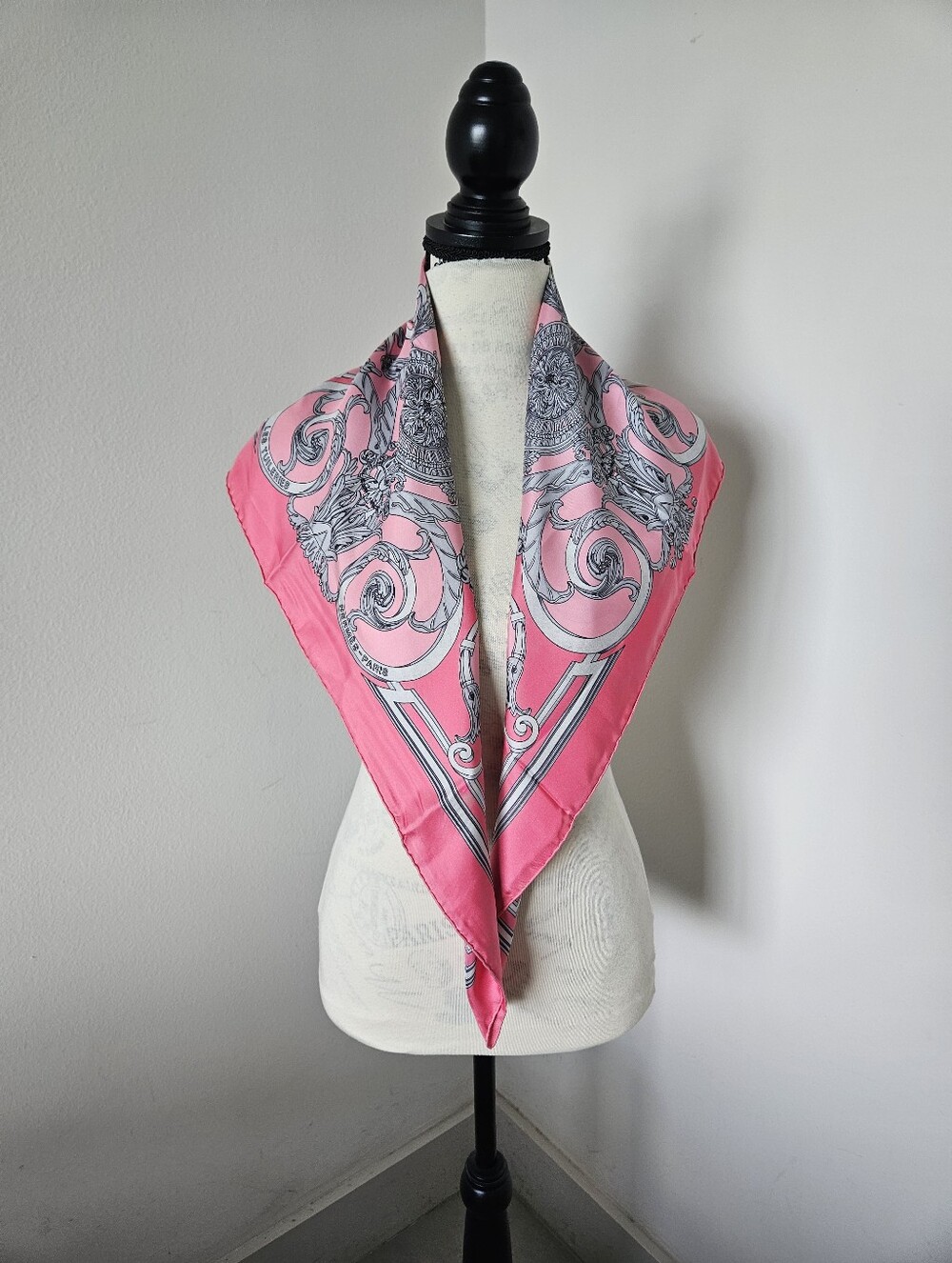 Hermes silk scarf pink / gray "les tuileries" 90X90cm made in France authentic